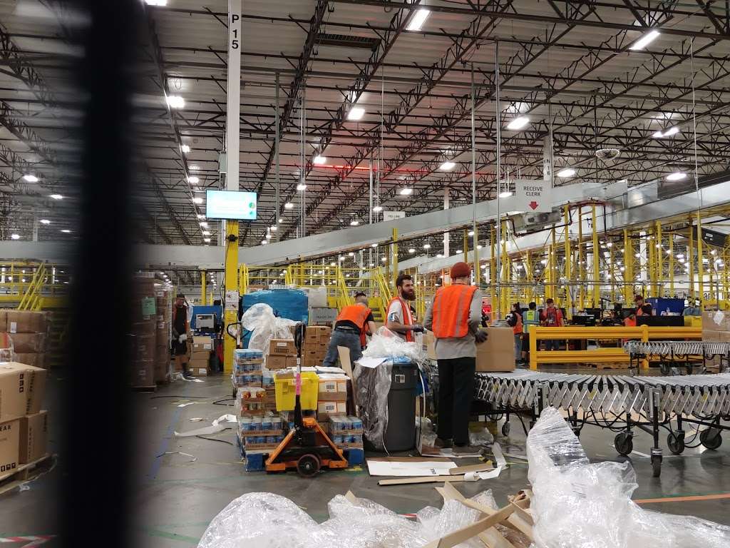 Amazon Fulfillment Center ONT8 - storage  | Photo 10 of 10 | Address: 24300 Nandina Ave, Moreno Valley, CA 92551, USA | Phone: (951) 243-6060