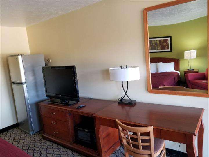 Economy Inn & Suites Cedar Lake | 12551 Wicker Ave, Cedar Lake, IN 46303, USA | Phone: (219) 374-5434