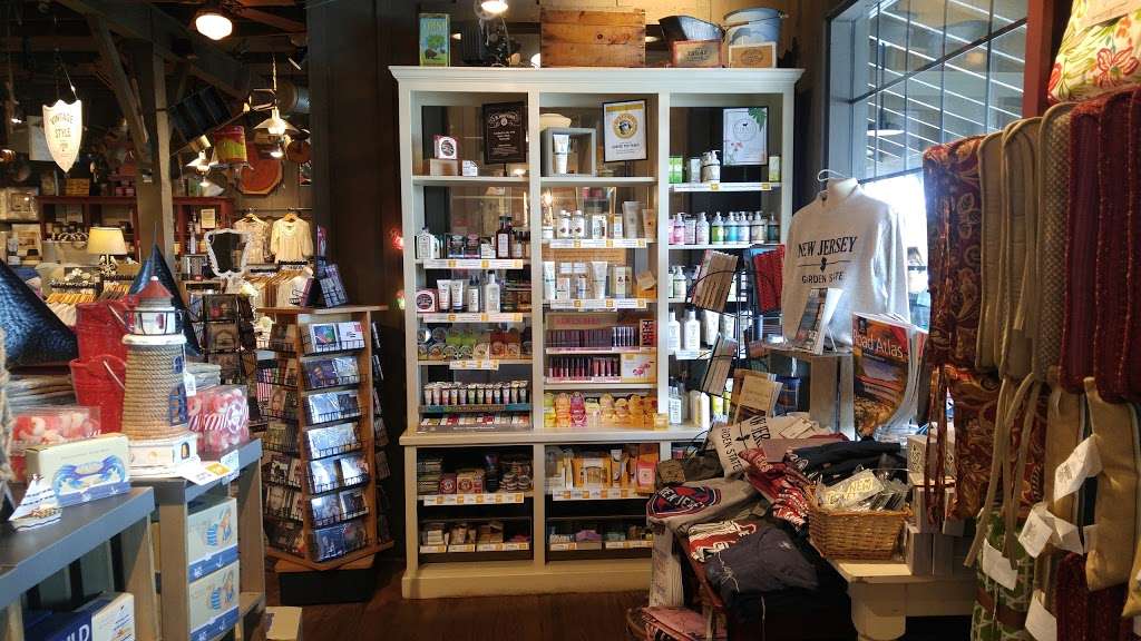 Cracker Barrel Old Country Store | 825 Marketplace Blvd, Hamilton Township, NJ 08691, USA | Phone: (609) 581-5462