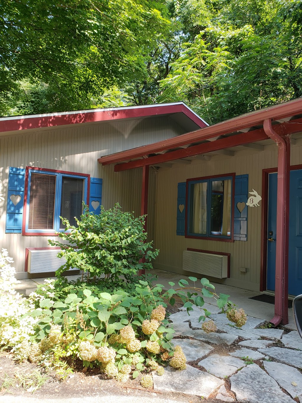 The White Rabbit Inn B&B | 14634 Red Arrow Hwy, Lakeside, MI 49116, USA | Phone: (269) 469-4620