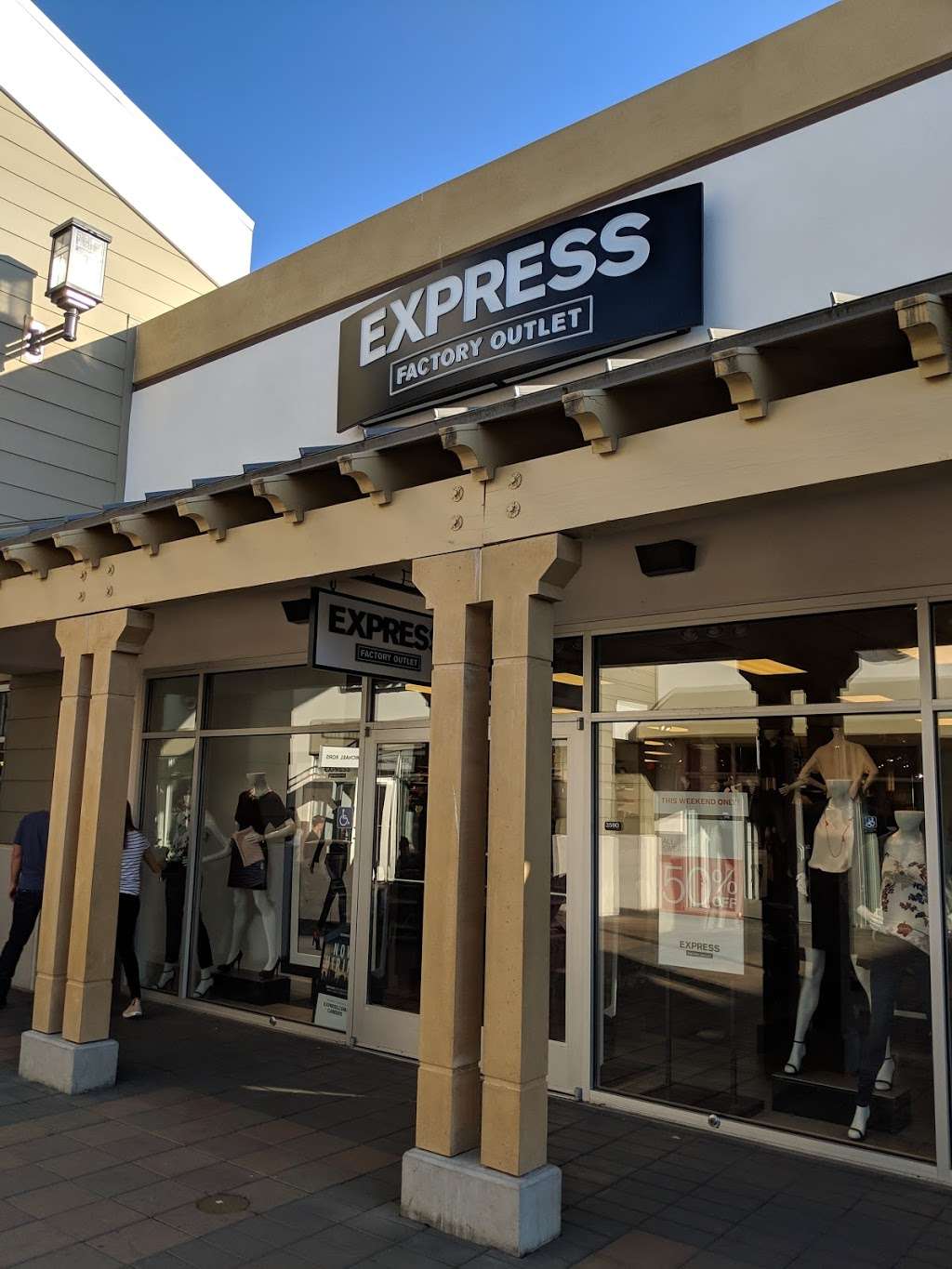 Express Factory Outlet | 2774 Livermore Outlets Dr, Livermore, CA 94551, USA | Phone: (925) 579-1001