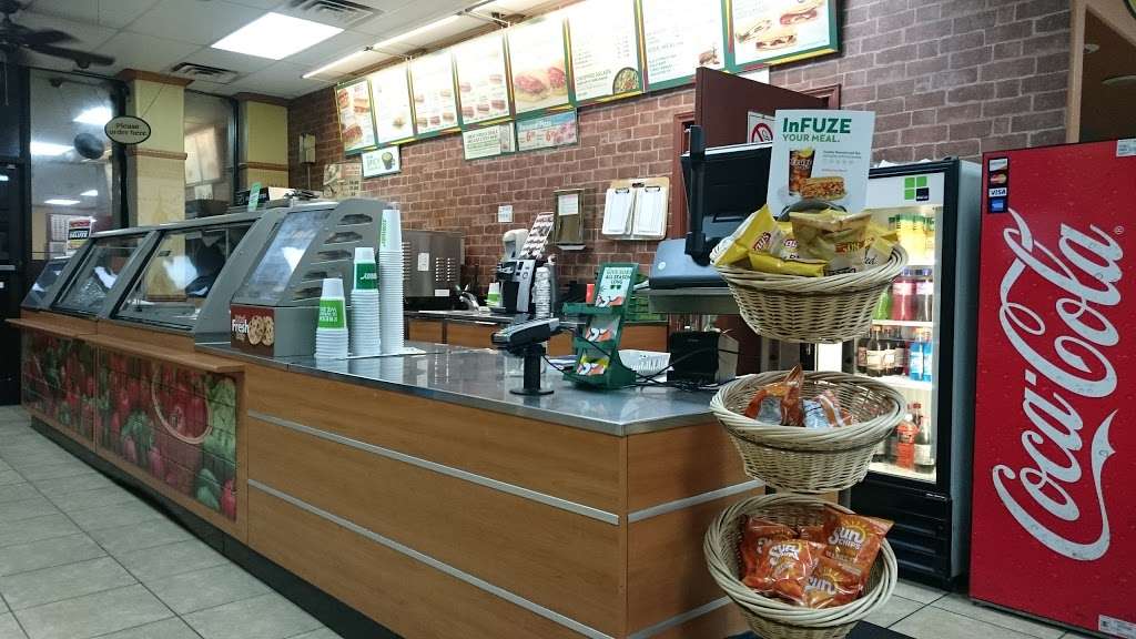 Subway Restaurants | 9119 TX-225, La Porte, TX 77571, USA | Phone: (281) 542-1300