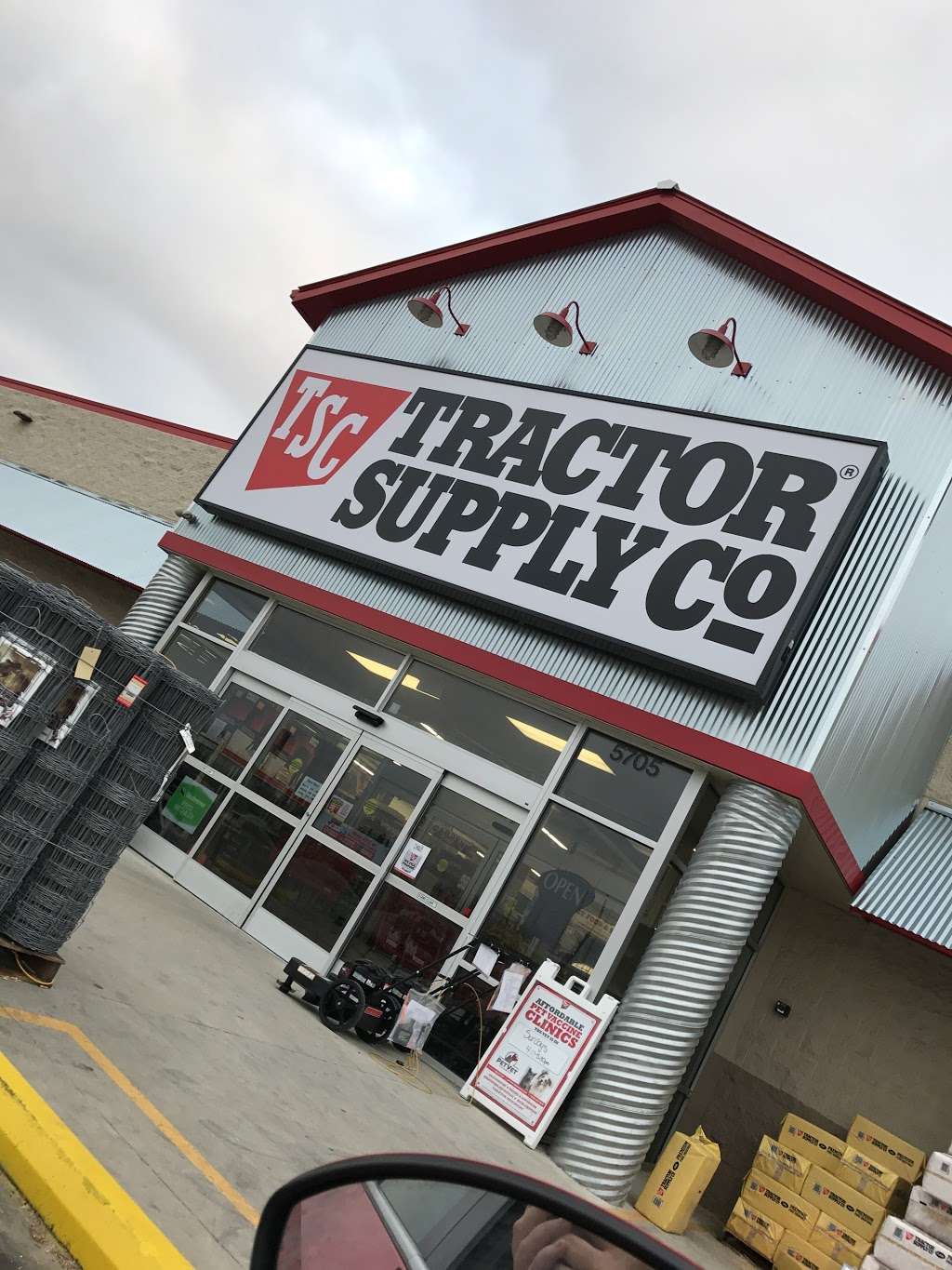 Tractor Supply Co. | 5705 Mt Olive Rd, Adkins, TX 78101, USA | Phone: (210) 649-1631