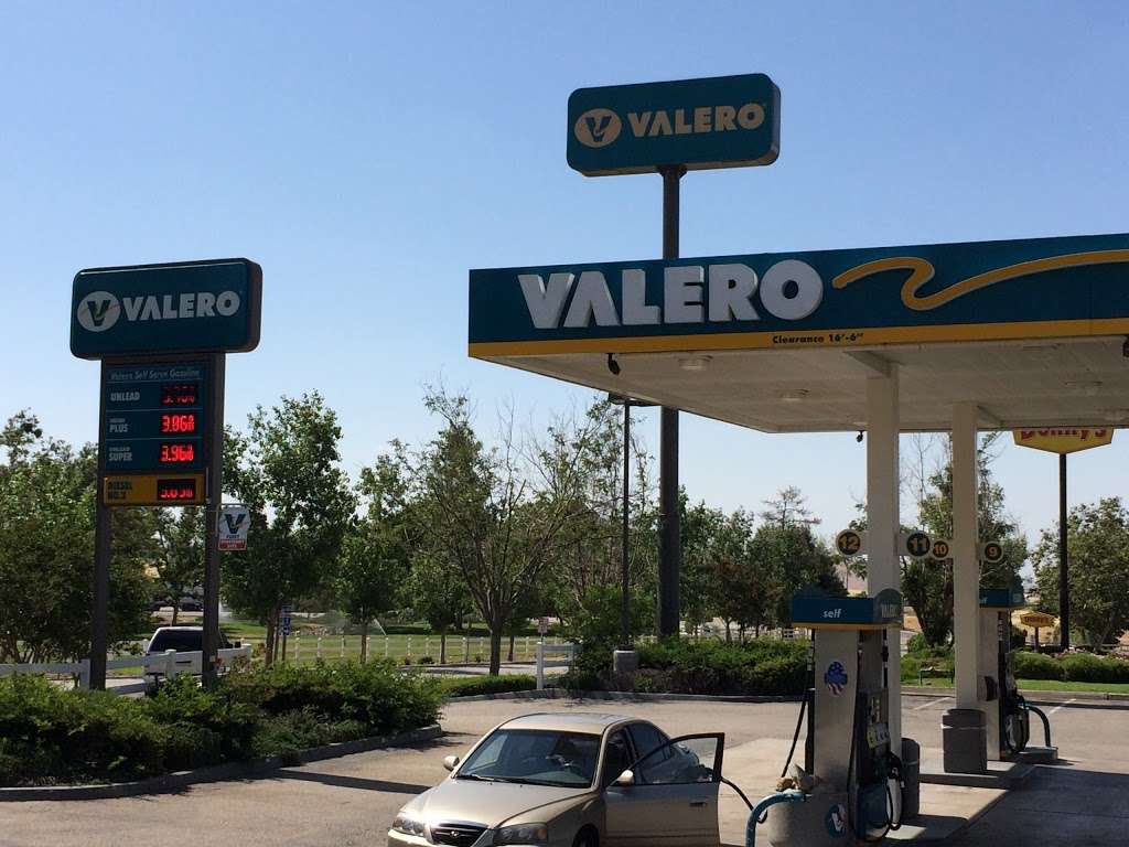 Valero Gas | 9012 Grapevine Rd E, Lebec, CA 93243, USA | Phone: (661) 248-6887