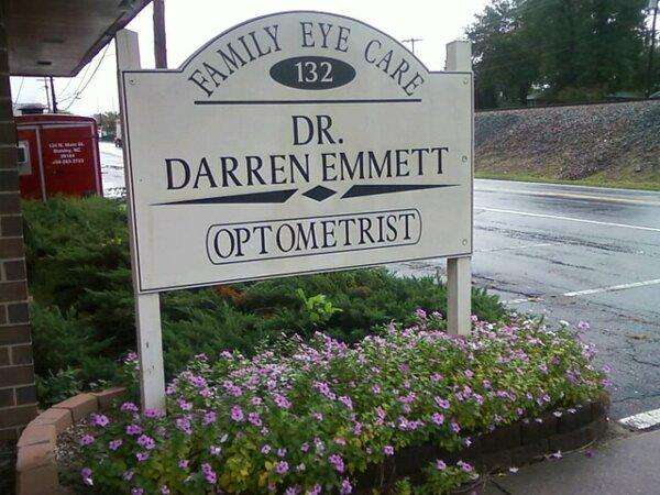 Emmett Darren OD | 132 W Charlotte Ave, Mt Holly, NC 28120, USA | Phone: (704) 827-2009