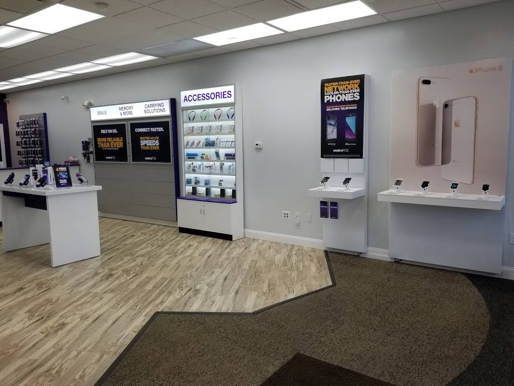 Metro by T-Mobile | 3923 S 76th St, Milwaukee, WI 53220, USA | Phone: (414) 249-5968