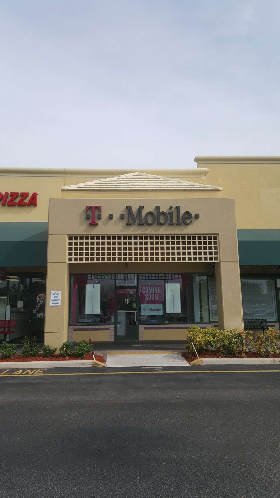 T-Mobile | 8903 Glades Rd Ste L1, Boca Raton, FL 33434, USA | Phone: (561) 948-3117