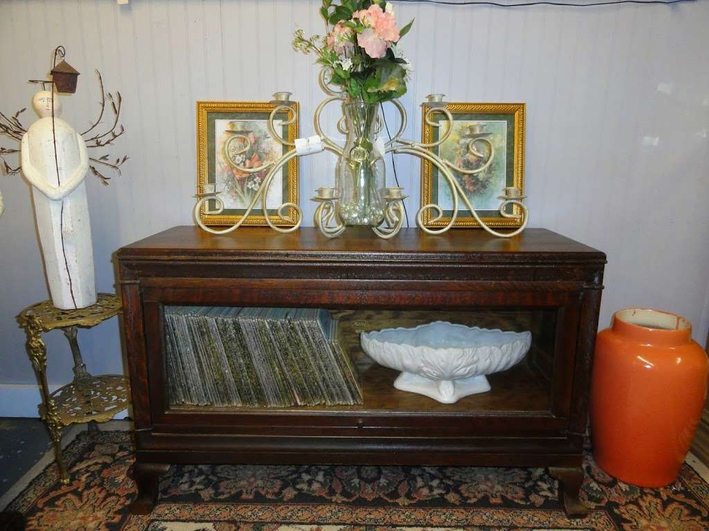 Vintage Rose Antiques & Gifts | 5009 TX-288 Business, Richwood, TX 77531, USA | Phone: (979) 388-9334