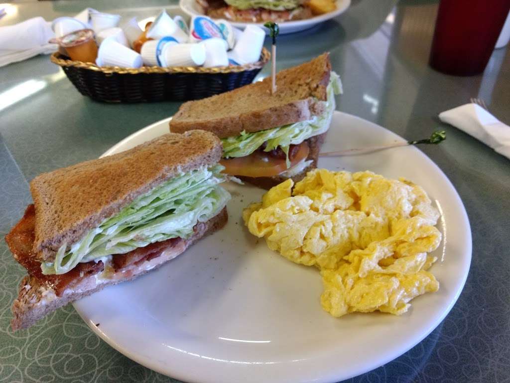 Tommies Castaic Cafe | 31526 Castaic Rd, Castaic, CA 91384, USA | Phone: (661) 257-3239