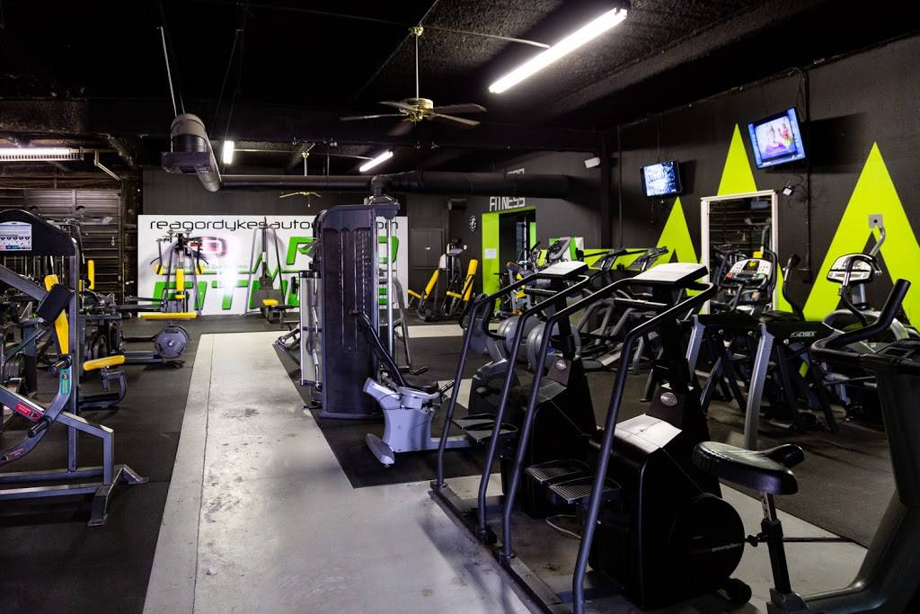 Pro Fitness Gym | 7201 Marsha Sharp Fwy #1b, Lubbock, TX 79407 | Phone: (806) 789-3075