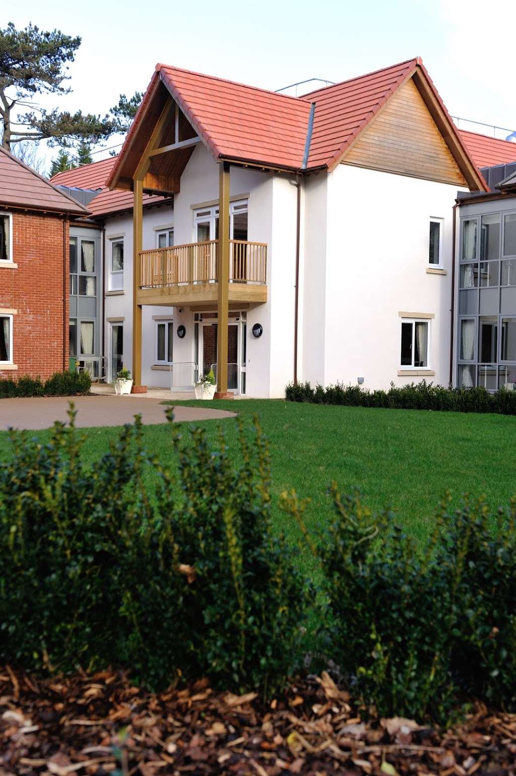 Charters Court | 2 Charters Village, East Grinstead RH19 2GW, UK | Phone: 0333 999 8743