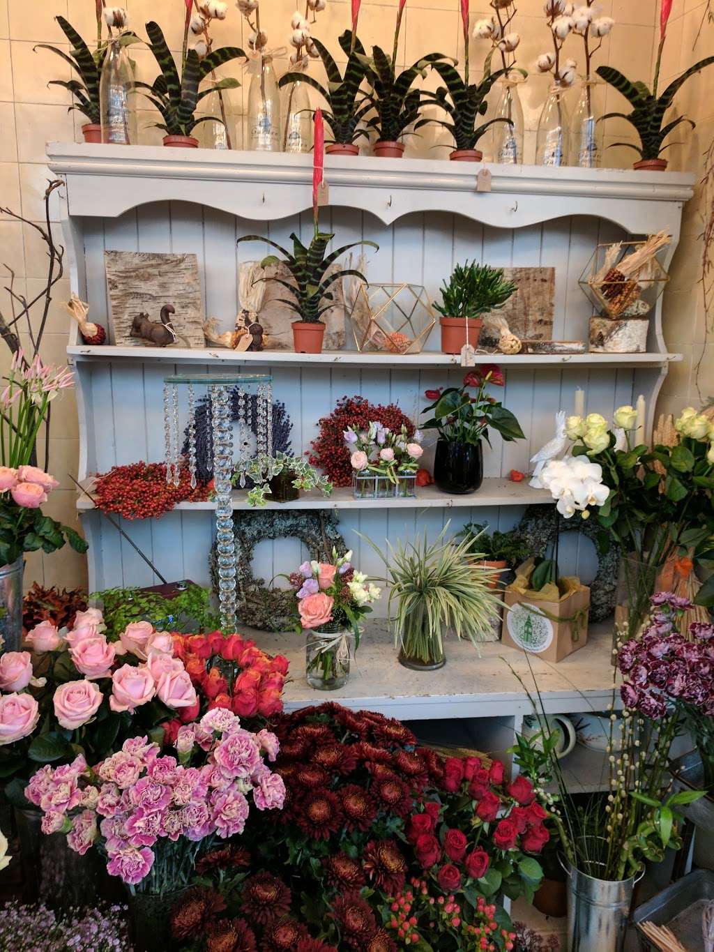 Your London Florist | Cattlegate Rd, Enfield EN2 9DX, UK | Phone: 020 8362 1320