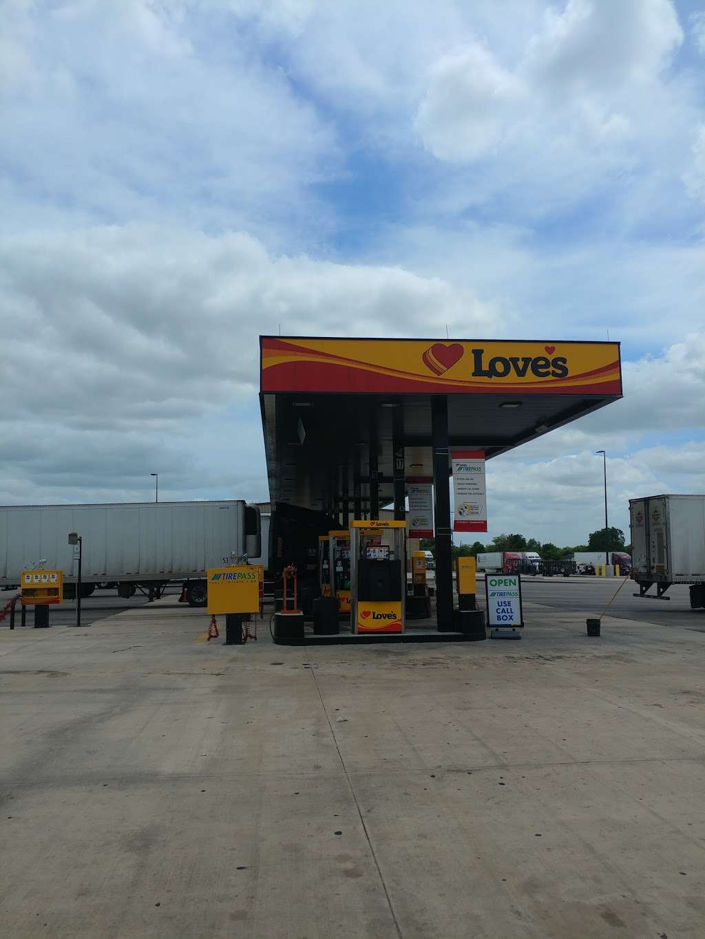 Loves Travel Stop | 350 E Walnut St, Hungerford, TX 77448, USA | Phone: (979) 532-1503