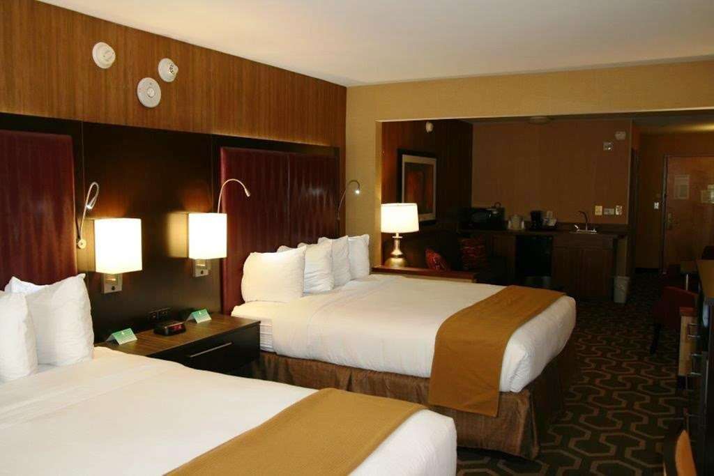 Holiday Inn Express & Suites Vineland Millville | 398 Smith St, Vineland, NJ 08360, USA | Phone: (856) 293-8888