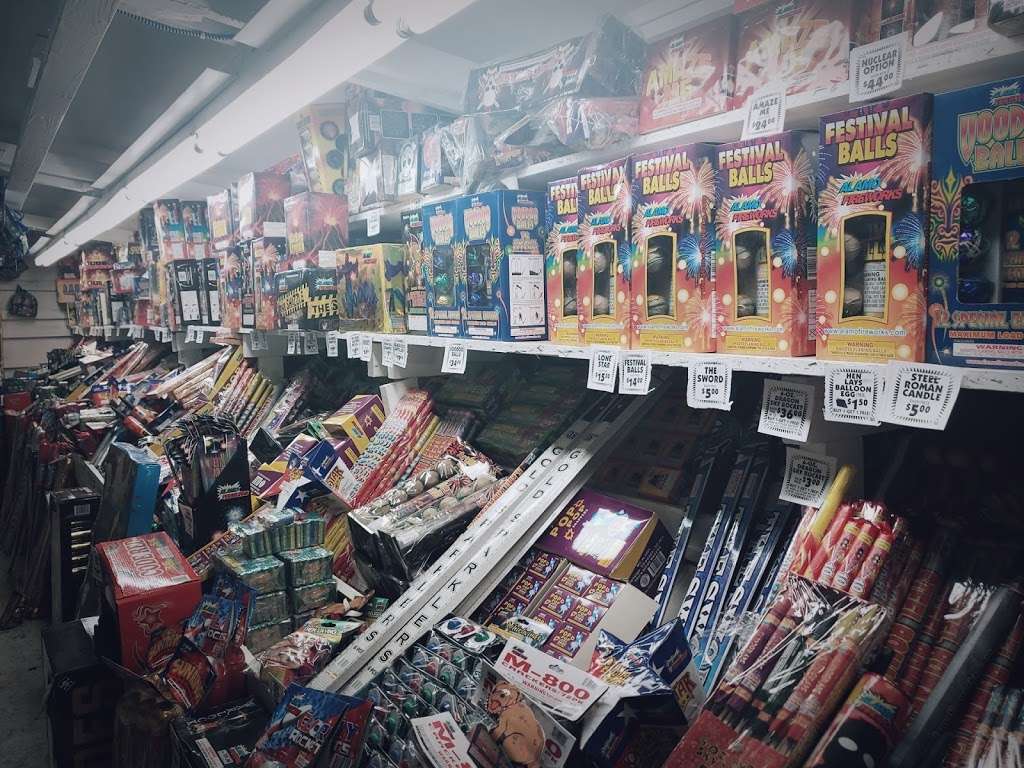 Alamo Fireworks | 10218 U.S. 90 Access Rd, San Antonio, TX 78227, USA | Phone: (210) 667-1106