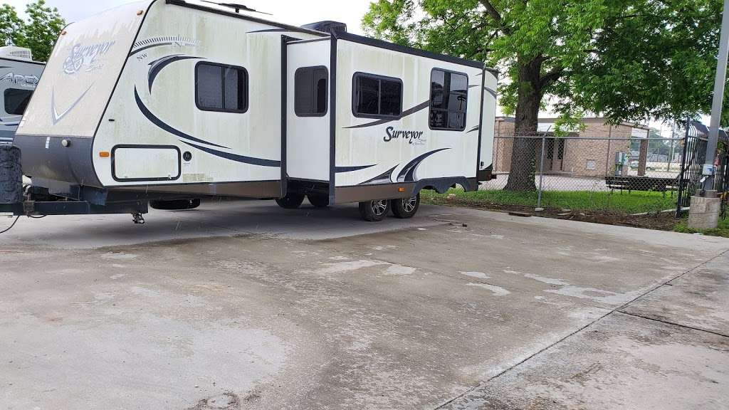 DeMontrond RV | 810 Interstate 45 S, Conroe, TX 77304, USA | Phone: (281) 462-5503