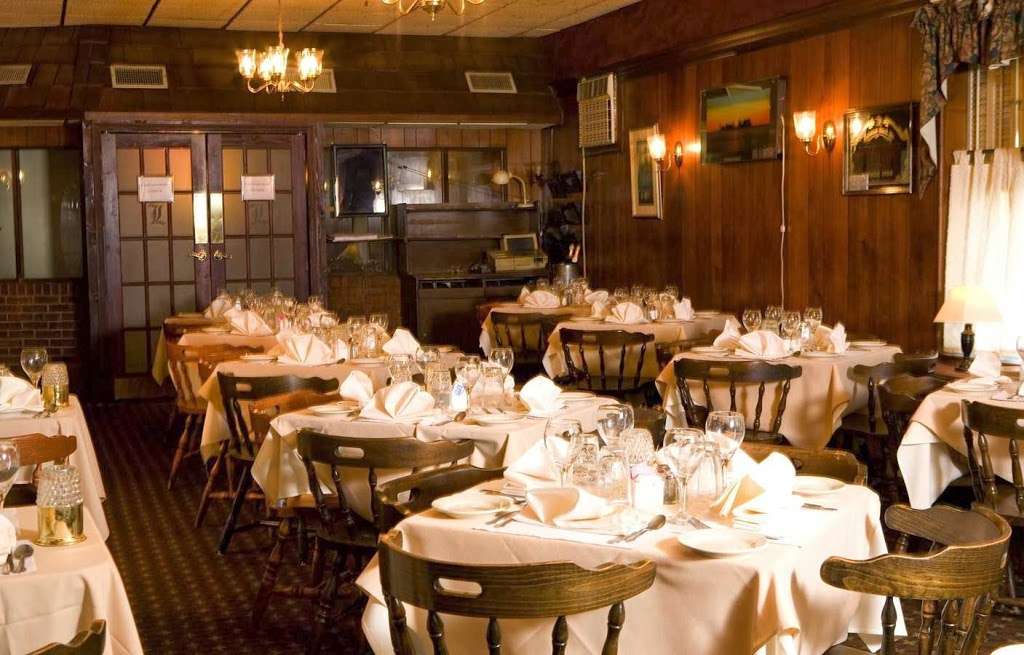 Lehman's Restaurant in 400 Wanamaker Ave, Essington, PA 19029, USA