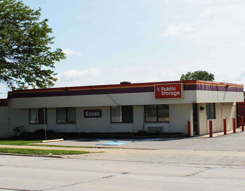 Public Storage | 4750 S 108th St, Greenfield, WI 53228, USA | Phone: (414) 482-5081