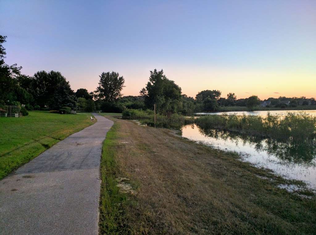 Mollys Pond | West Trail N, Grayslake, IL 60030, USA