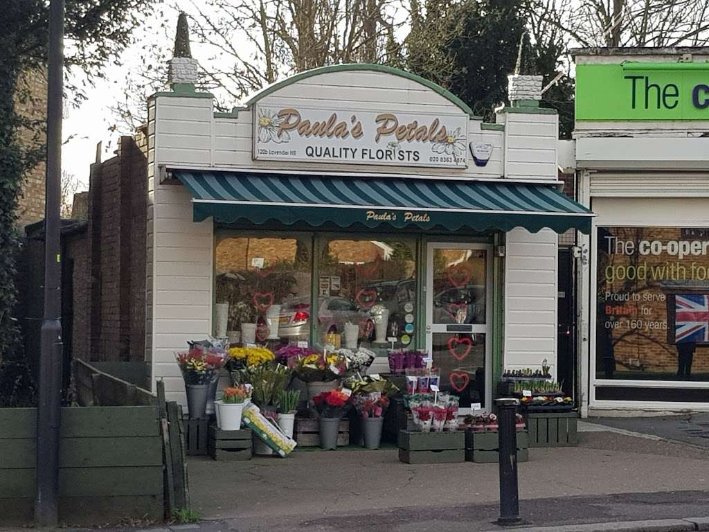 Paulas Petals | 34 Lee View, Enfield EN2 8RY, United Kingdom | Phone: 020 8363 4874