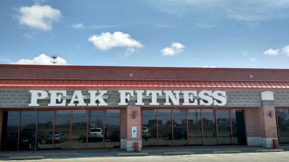 Peak Fitness of Minooka | 1010 S Ridge Rd, Minooka, IL 60447 | Phone: (815) 521-4100