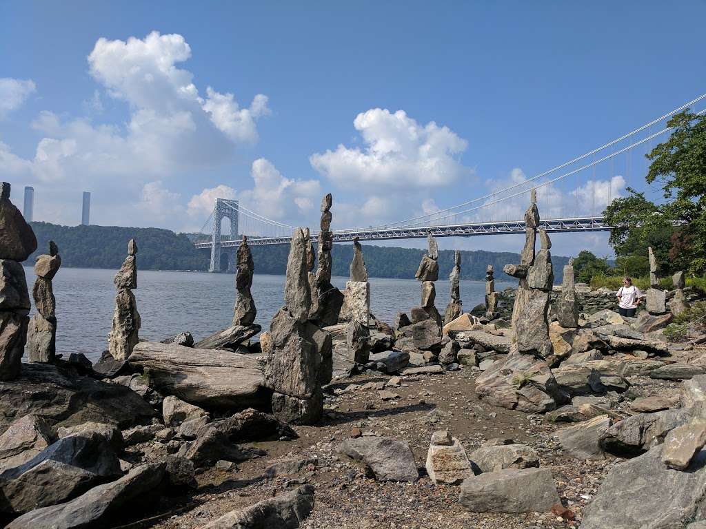 Balanced Rock Statues | New York, NY 10032