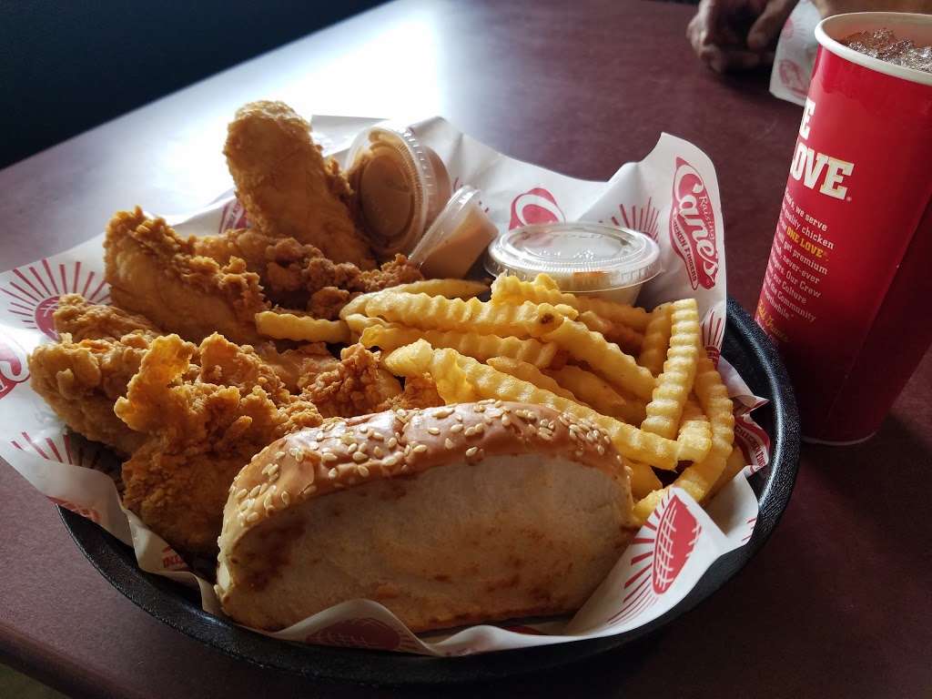 Raising Canes Chicken Fingers | 698 IL-59, Naperville, IL 60540 | Phone: (630) 778-0536