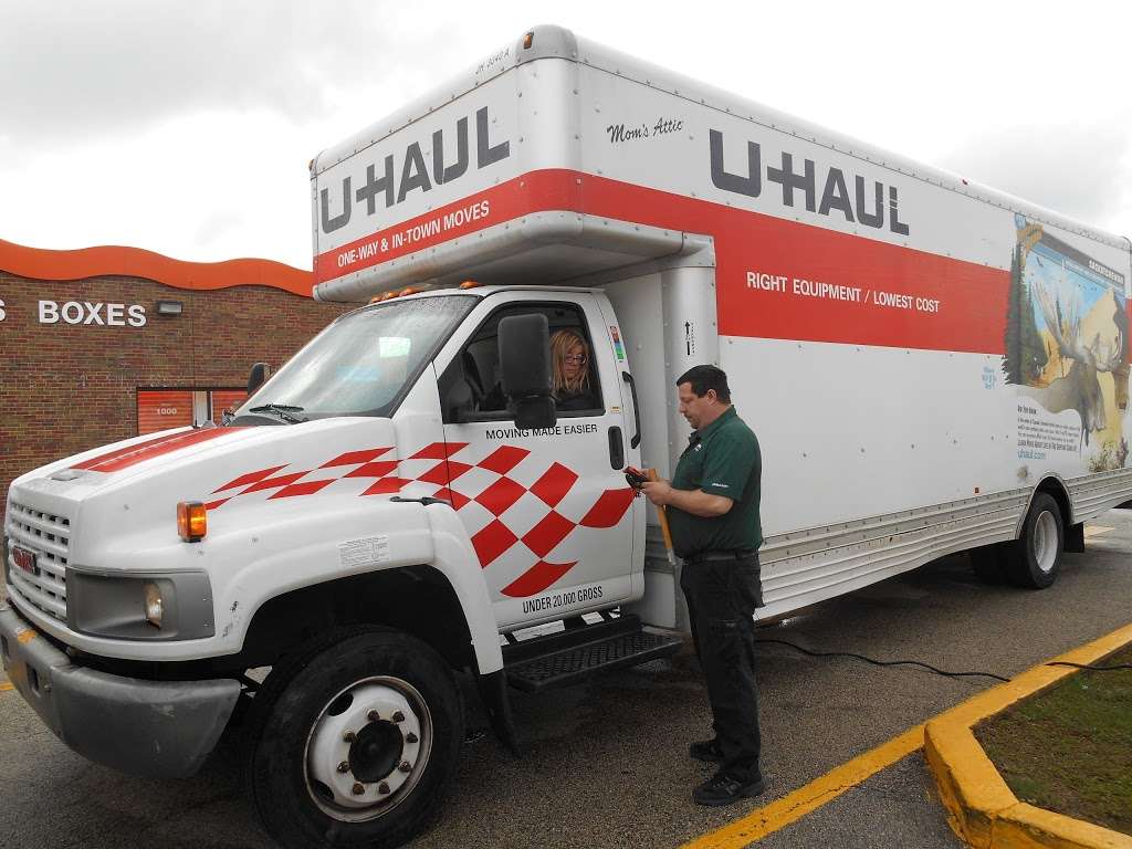 U-Haul Moving & Storage of Waukegan | 1735 N Lewis Ave, Waukegan, IL 60085, USA | Phone: (847) 623-9360