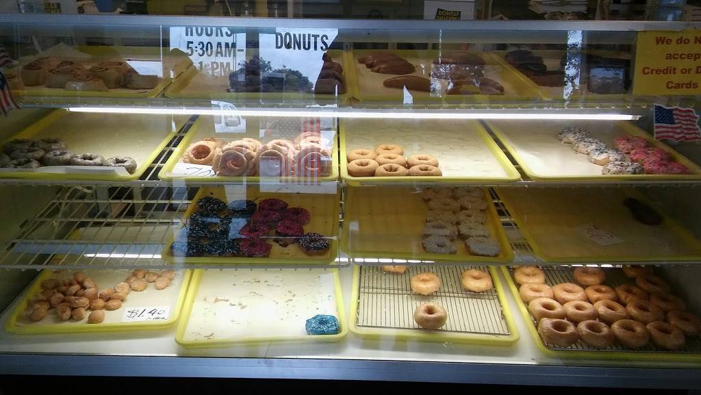 Daylight Donuts | 1849 E Broad St, Statesville, NC 28625, USA | Phone: (704) 883-1083