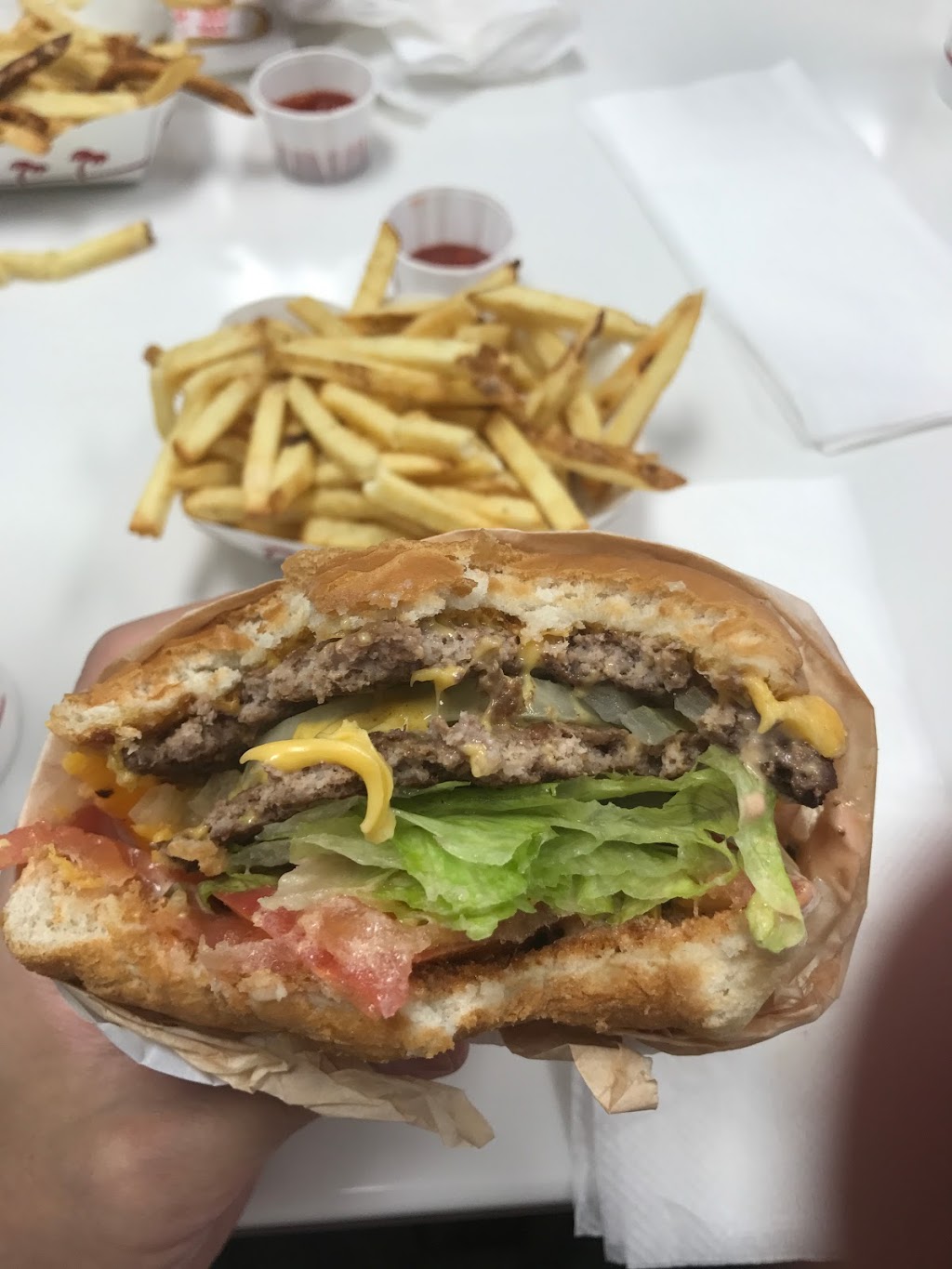 In-N-Out Burger | 31465 Avenue E, Yucaipa, CA 92399, USA | Phone: (800) 786-1000