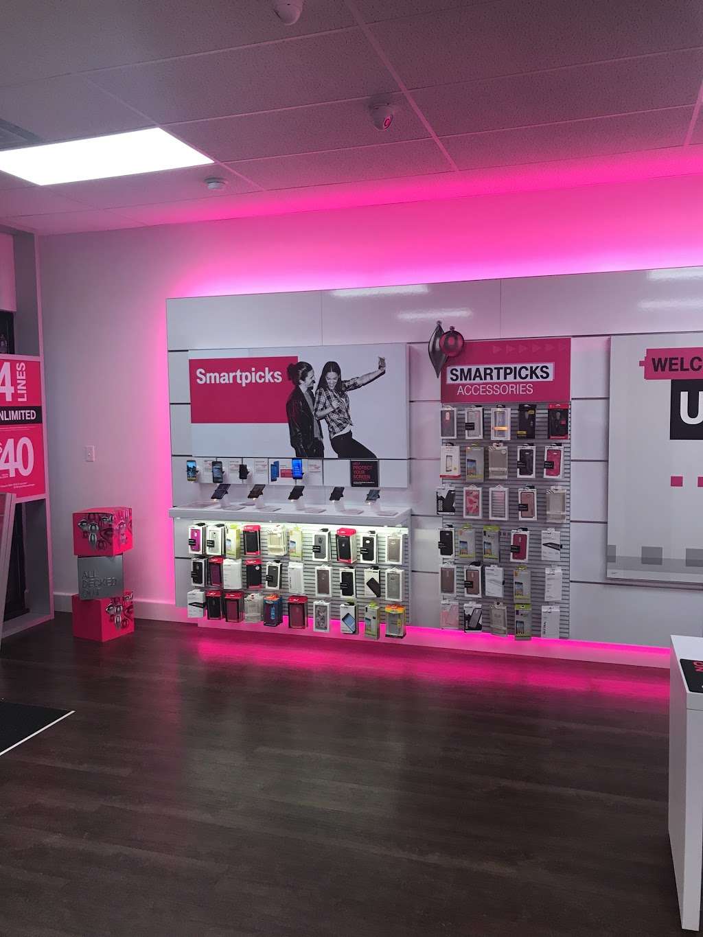 T-Mobile | 492 Town Center Dr, Mooresville, IN 46158, USA | Phone: (317) 584-6329