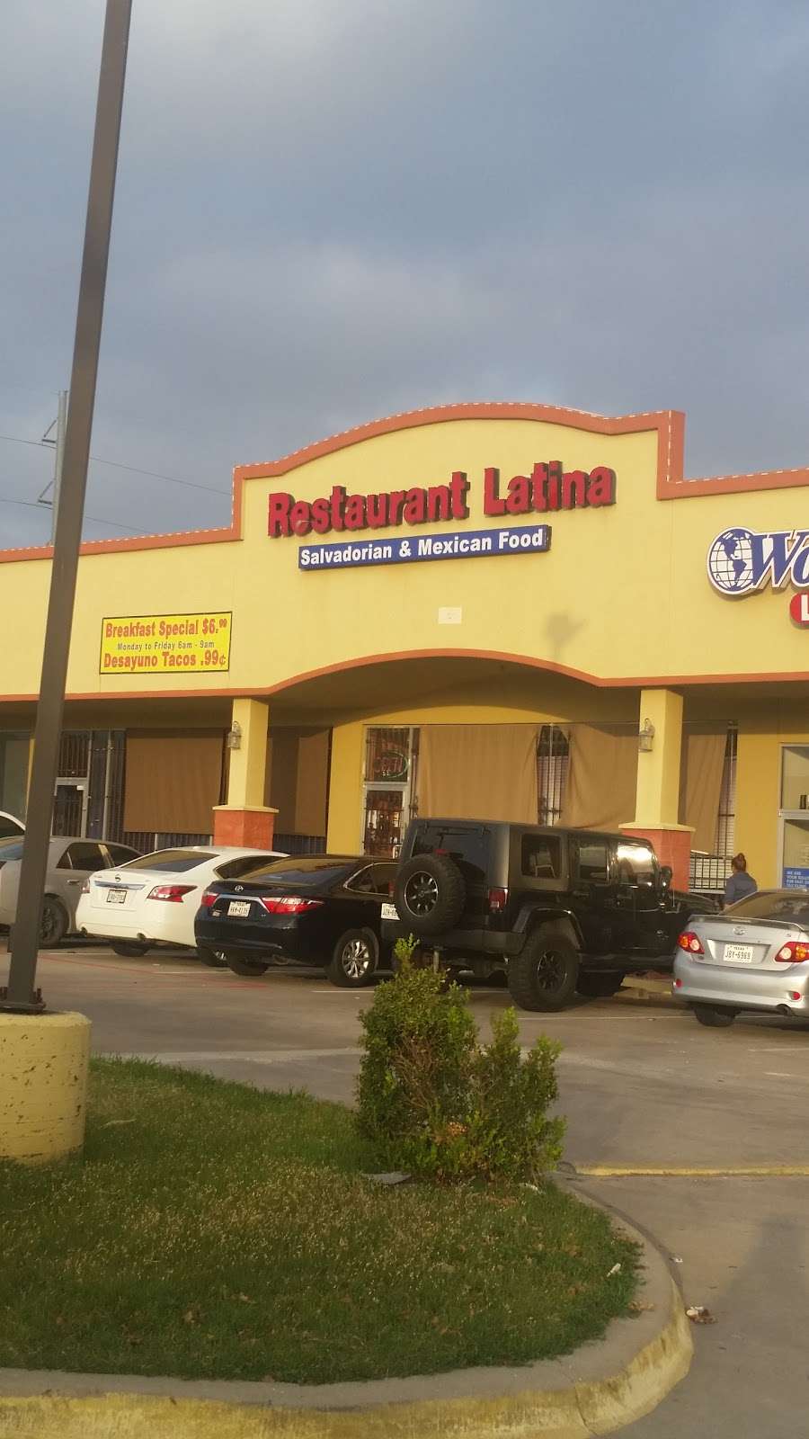 Tienda & Restaurant Latina | 4950 W Illinois Ave #115, Dallas, TX 75211 | Phone: (214) 330-0011