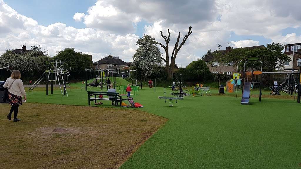 Aldersbrook Avenue Recreation Ground | Aldersbrook Ave, Enfield EN1 3JD, UK