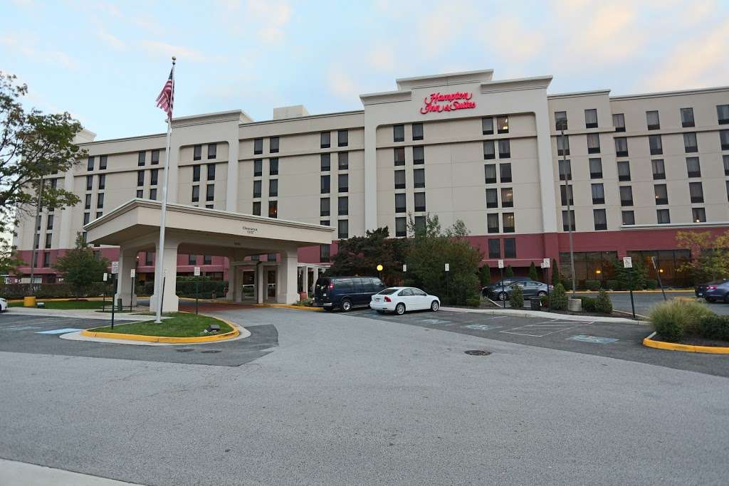 Hampton Inn & Suites Alexandria Old Town Area South | 5821 Richmond Hwy, Alexandria, VA 22303 | Phone: (703) 329-1400