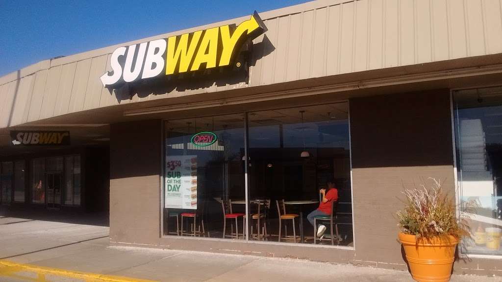 Subway Restaurants | 684 N Milwaukee Ave, Prospect Heights, IL 60070, USA | Phone: (224) 676-1357