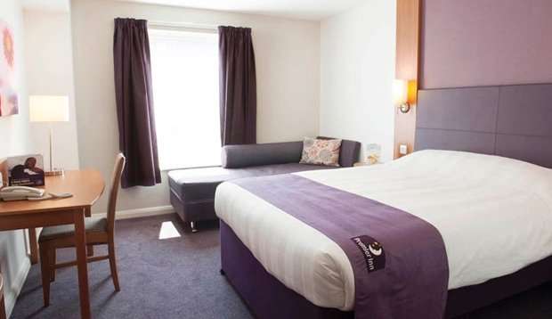 Premier Inn East Grinstead | London Rd, East Grinstead, Felbridge, East Grinstead RH19 2QR, UK | Phone: 0871 527 8348