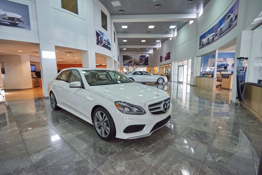 Mercedes-Benz of Houston Greenway | 3900 Southwest Fwy, Houston, TX 77027, USA | Phone: (713) 489-2111