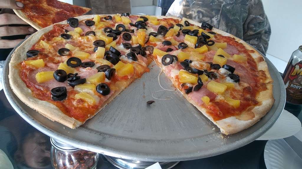 Fregenes Pizza | 356 Petaluma Blvd N, Petaluma, CA 94952, USA | Phone: (707) 762-7000