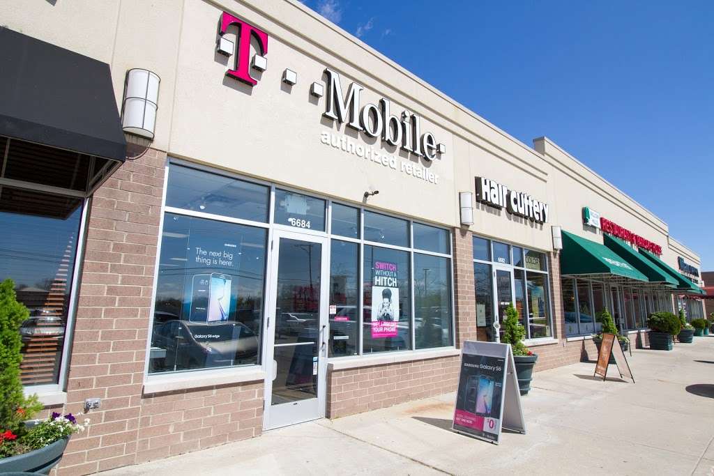 T-Mobile | 6684 Joliet Rd, Countryside, IL 60525, USA | Phone: (708) 246-1200