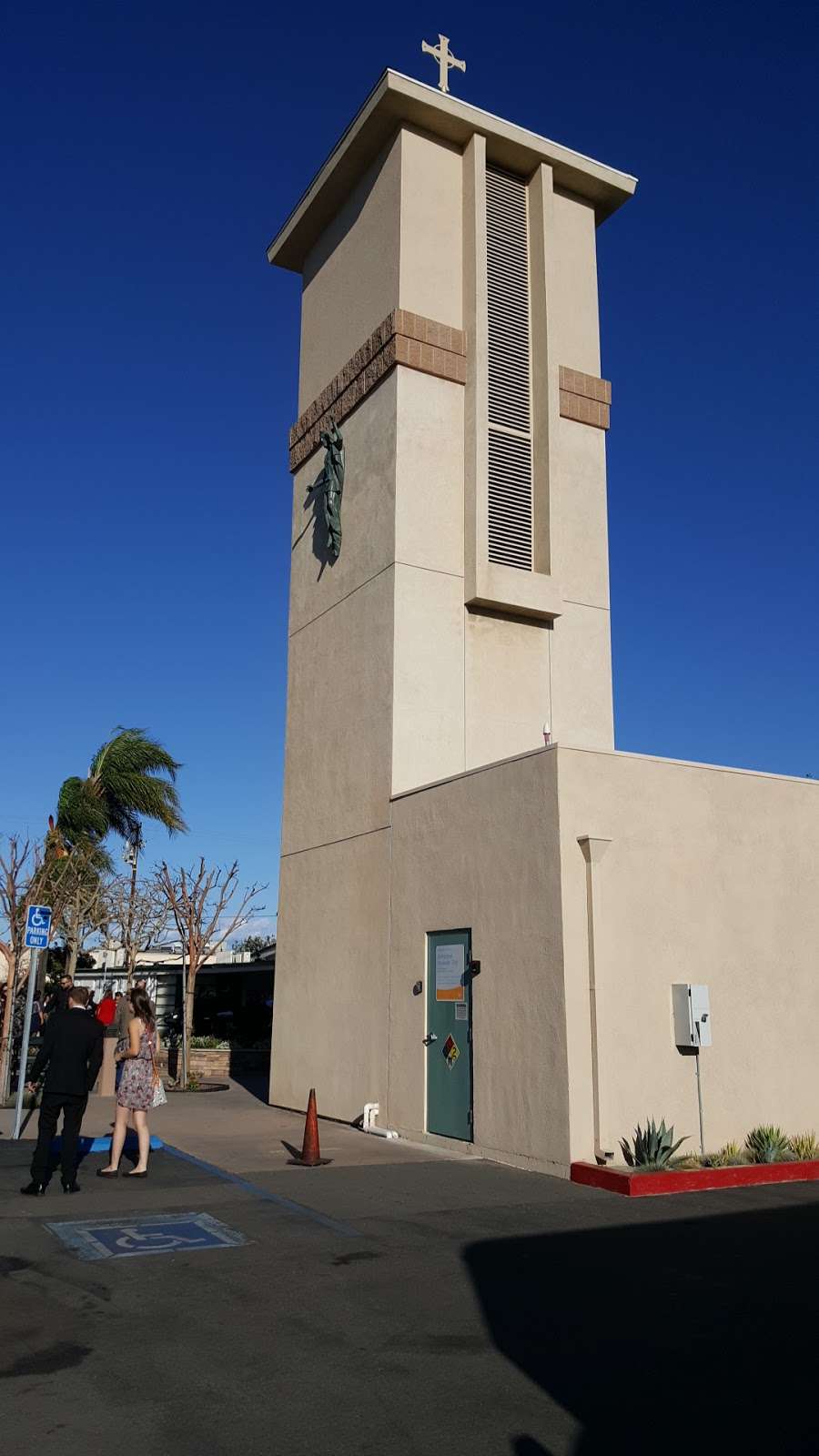 St. Raymond Catholic Church | 3538, 12348 Paramount Blvd, Downey, CA 90242, USA | Phone: (562) 923-4509