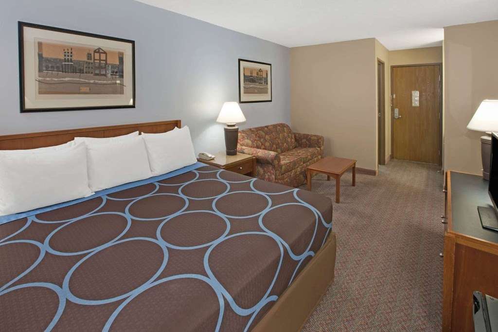 Super 8 by Wyndham Richmond | 11200 US-12, Richmond, IL 60071 | Phone: (815) 217-2392