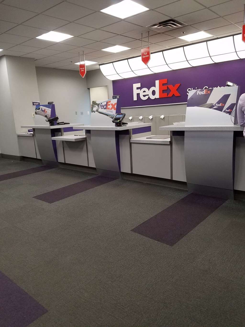 FedEx Ship Center | 16633 Schoenborn St, North Hills, CA 91343, USA | Phone: (800) 463-3339