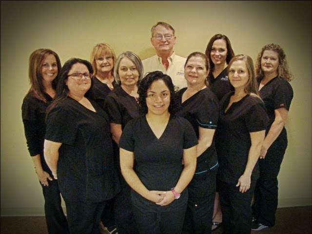 Montgomery Park Dental Care: William C. Quinn, DDS | 2016 N Loop 336 W, Conroe, TX 77304, USA | Phone: (936) 756-6867