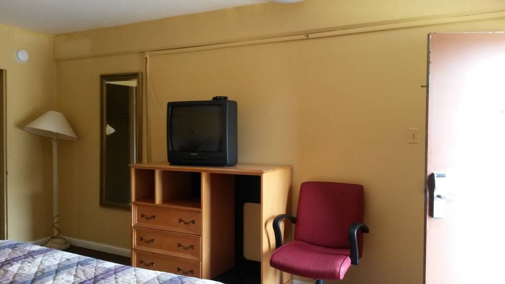 Carousel Motor Hotel | 3930 N Kingshighway Blvd, St. Louis, MO 63115, USA | Phone: (314) 383-1626