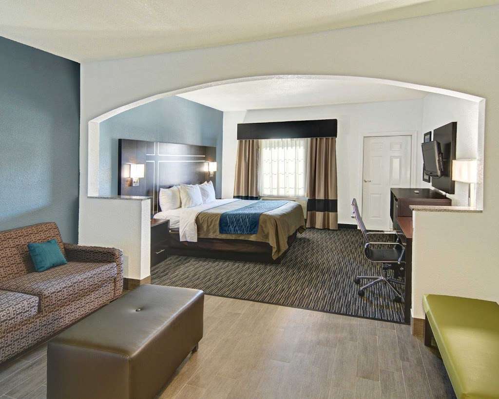 Comfort Inn & Suites Beachfront | 6302 Seawall Blvd, Galveston, TX 77551, USA | Phone: (409) 741-8888