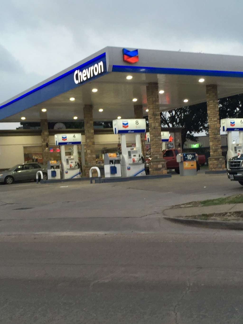 Chevron | 6625 Pinemont Dr, Houston, TX 77092, USA | Phone: (713) 680-9814