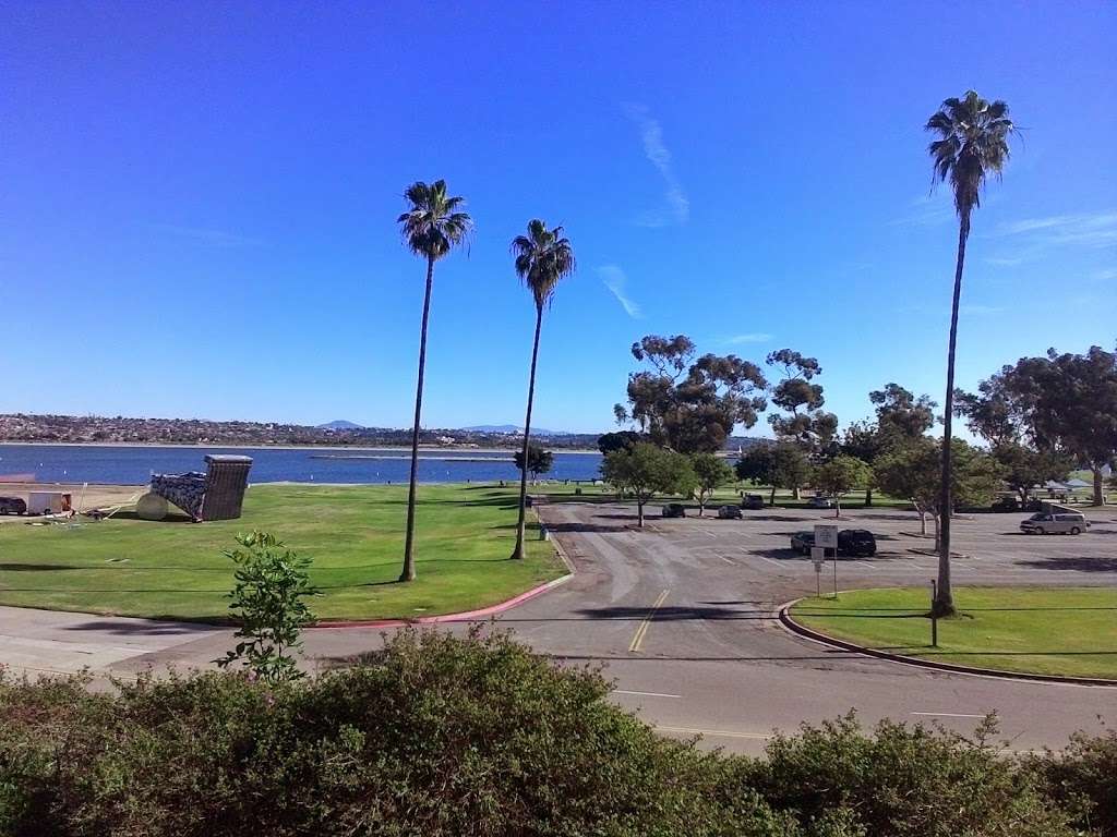 Crown Point Park | Crown Point Dr, San Diego, CA 92109, USA | Phone: (619) 525-8213