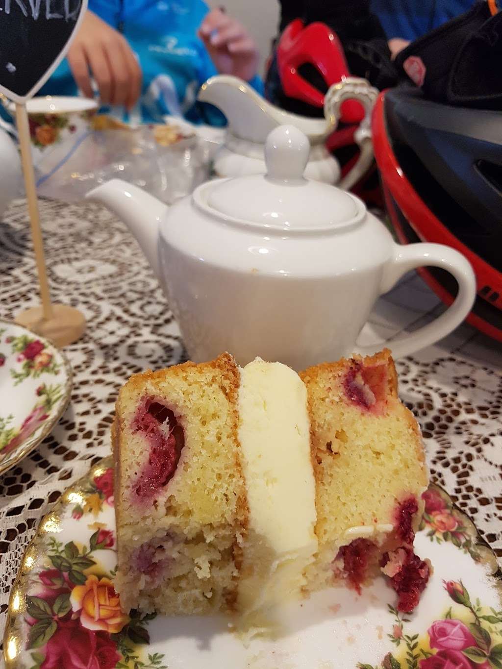 We R Cakes Vintage Tearoom | Unit 1, Mardleybury farm, Mardleybury Rd, Datchworth, Woolmer Green, Knebworth SG3 6SG, UK | Phone: 07790 041104