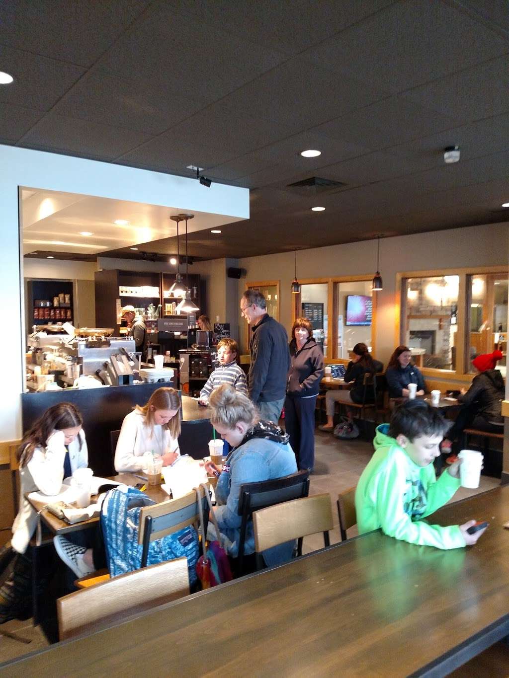 Starbucks | 506 Castle Pines Pkwy, Castle Rock, CO 80108, USA | Phone: (303) 663-0196