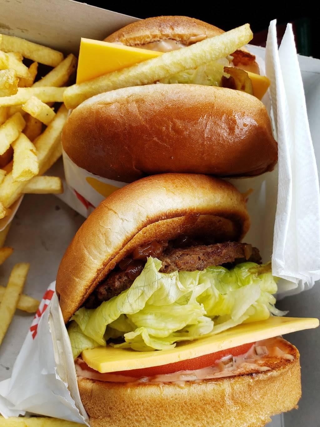 In-N-Out Burger | 382 N Clovis Ave, Clovis, CA 93612, USA | Phone: (800) 786-1000